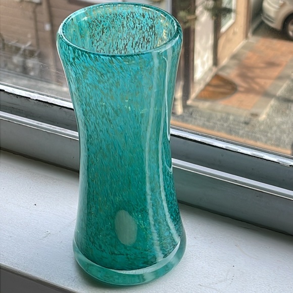 Vintage - Aqua/Teal hand blown glass vase stretched with with accents - Picture 6 of 6